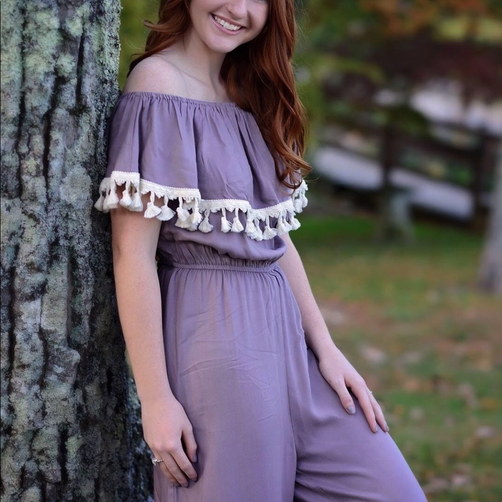 Boutique Off-Shoulder Jumper w Cream Tassels